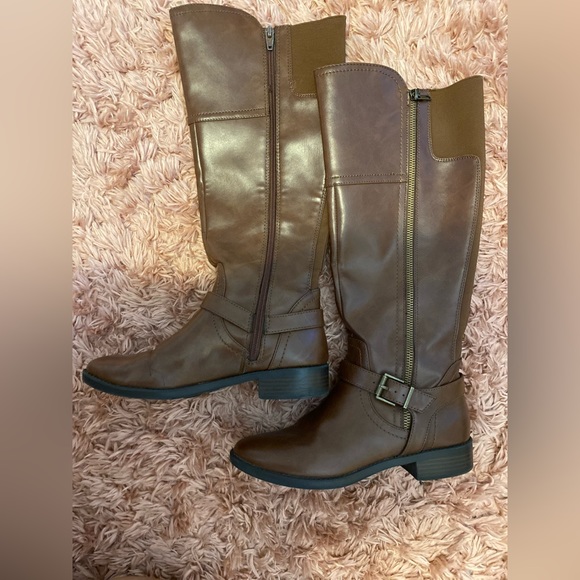 Brown boots - Picture 1 of 1